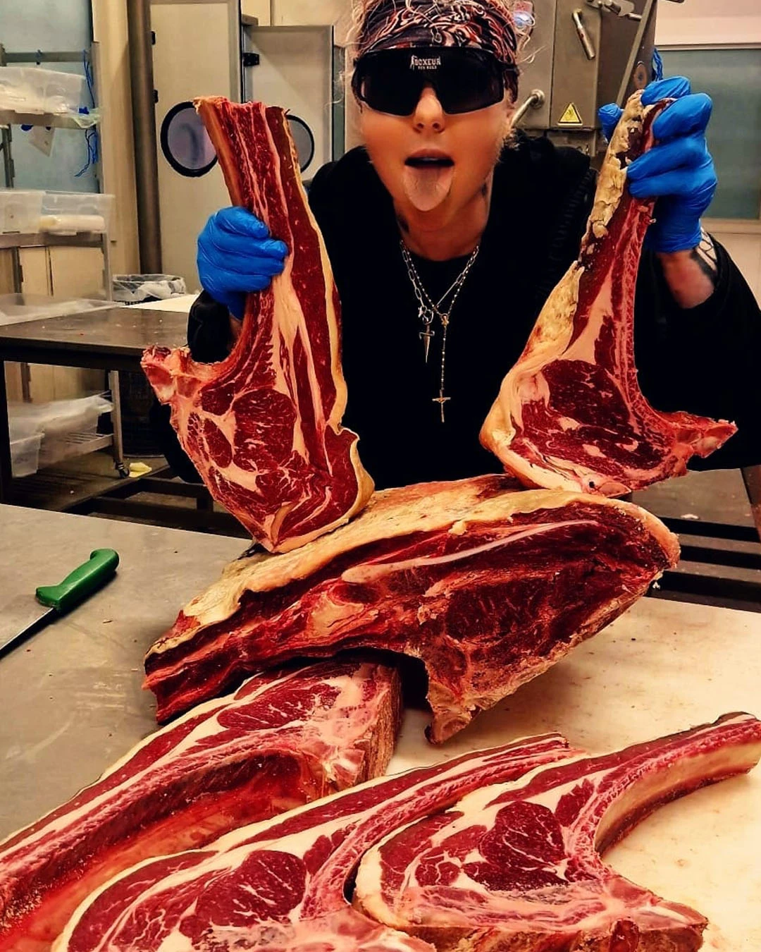 scelta-migliori-tagli-carne-macellaia-professionista-ristorante-carne-rho-milano