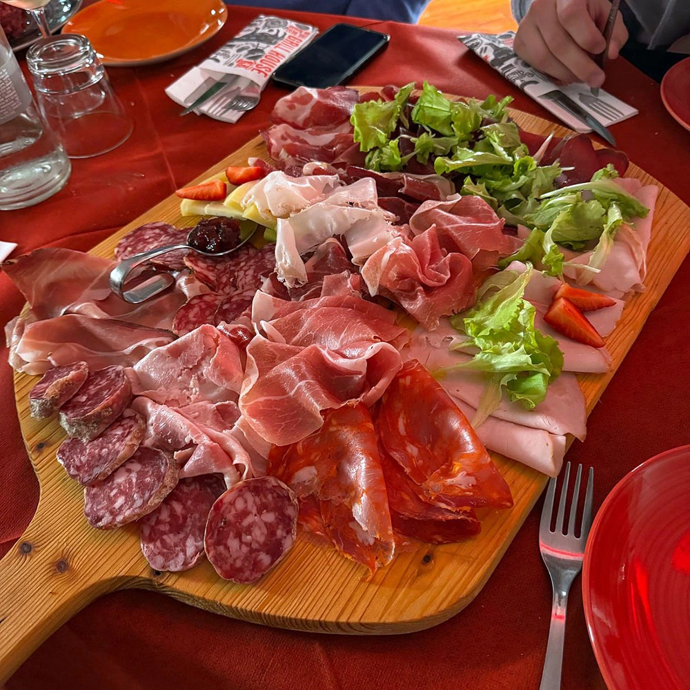 degustazione-tagliere-affettai-fuori-dal-comune-la-qualunque-grill-rho-milano